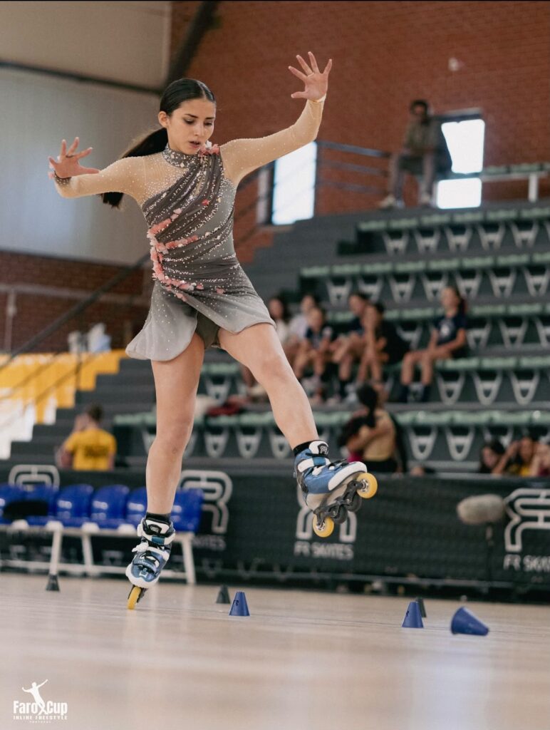 Atleta di Escape On Skate in gara di freestyle slalom alla Faro Cup 2026 in Portogallo