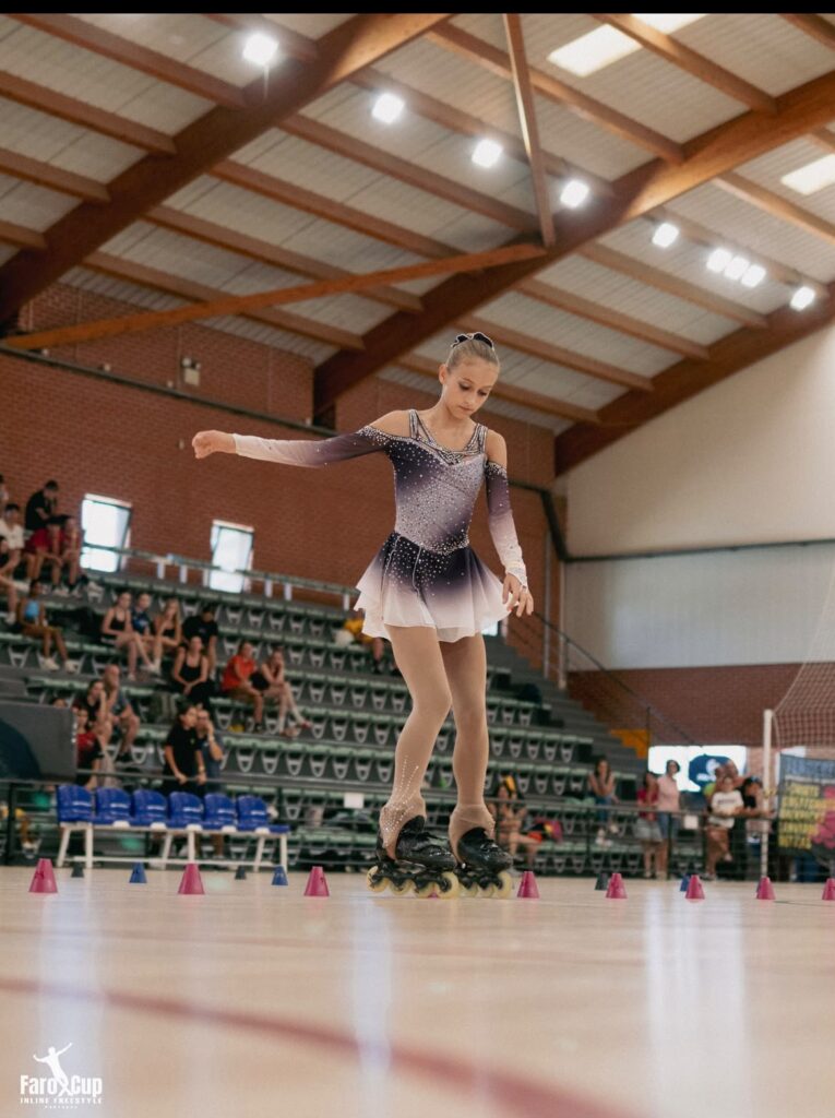 Atleta di Escape On Skate in gara di freestyle slalom alla Faro Cup 2026 in Portogallo