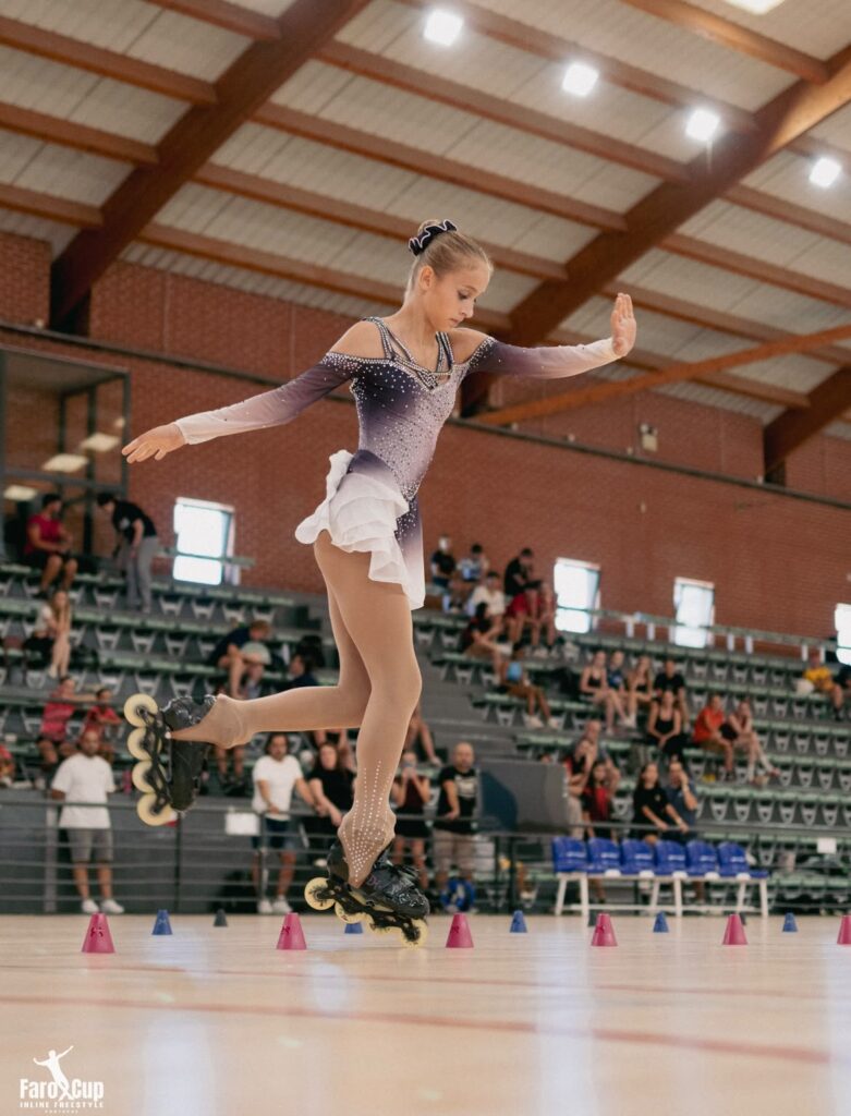 Atleta di Escape On Skate in gara di freestyle slalom alla Faro Cup 2026 in Portogallo