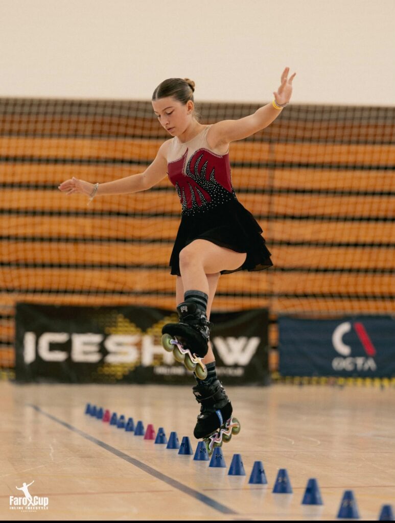 Atleta di Escape On Skate in gara di freestyle slalom alla Faro Cup 2026 in Portogallo