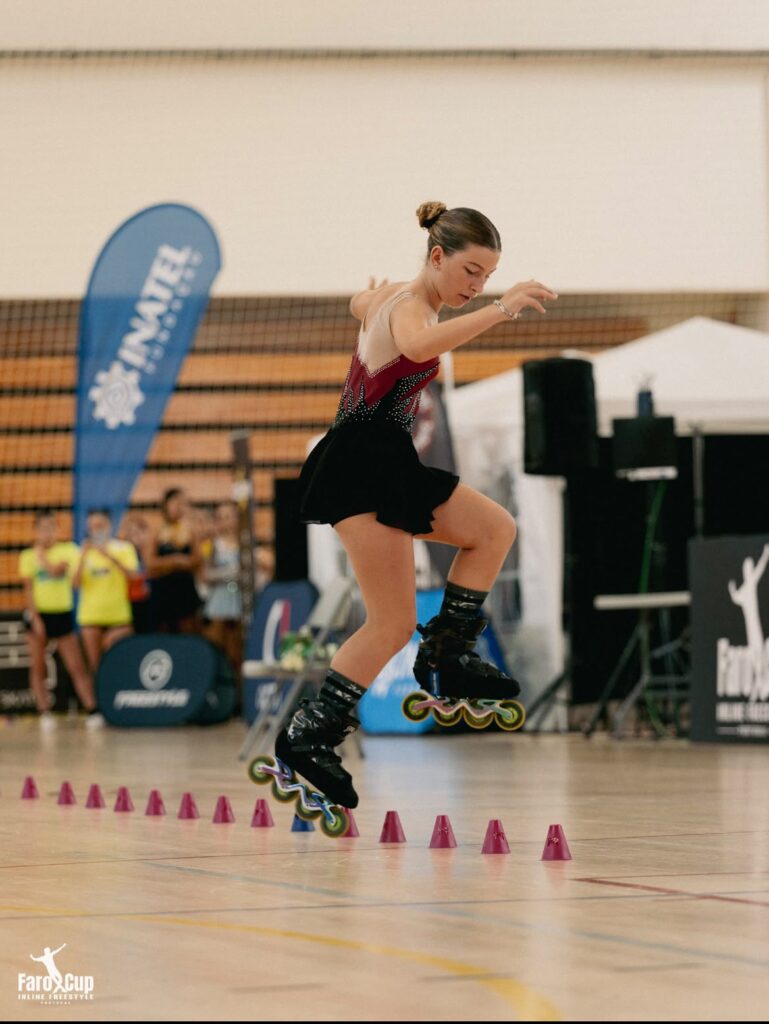 Atleta di Escape On Skate in gara di freestyle slalom alla Faro Cup 2026 in Portogallo