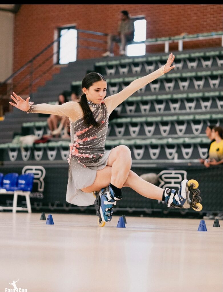 Atleta di Escape On Skate in gara di freestyle slalom alla Faro Cup 2026 in Portogallo