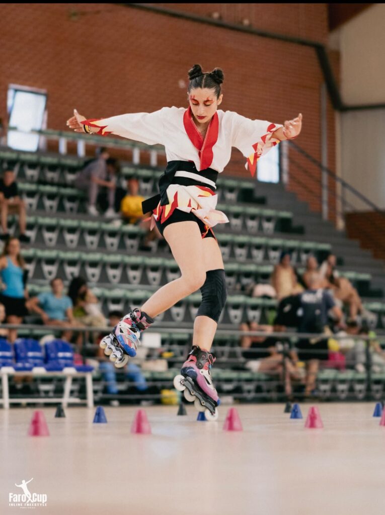Atleta di Escape On Skate in gara di freestyle slalom alla Faro Cup 2026 in Portogallo