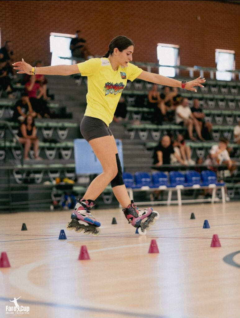 Atleta di Escape On Skate in gara di freestyle slalom alla Faro Cup 2026 in Portogallo