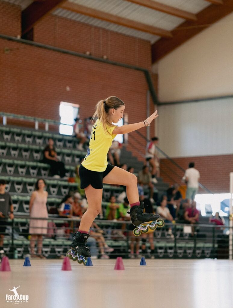 Atleta di Escape On Skate in gara di freestyle slalom alla Faro Cup 2026 in Portogallo